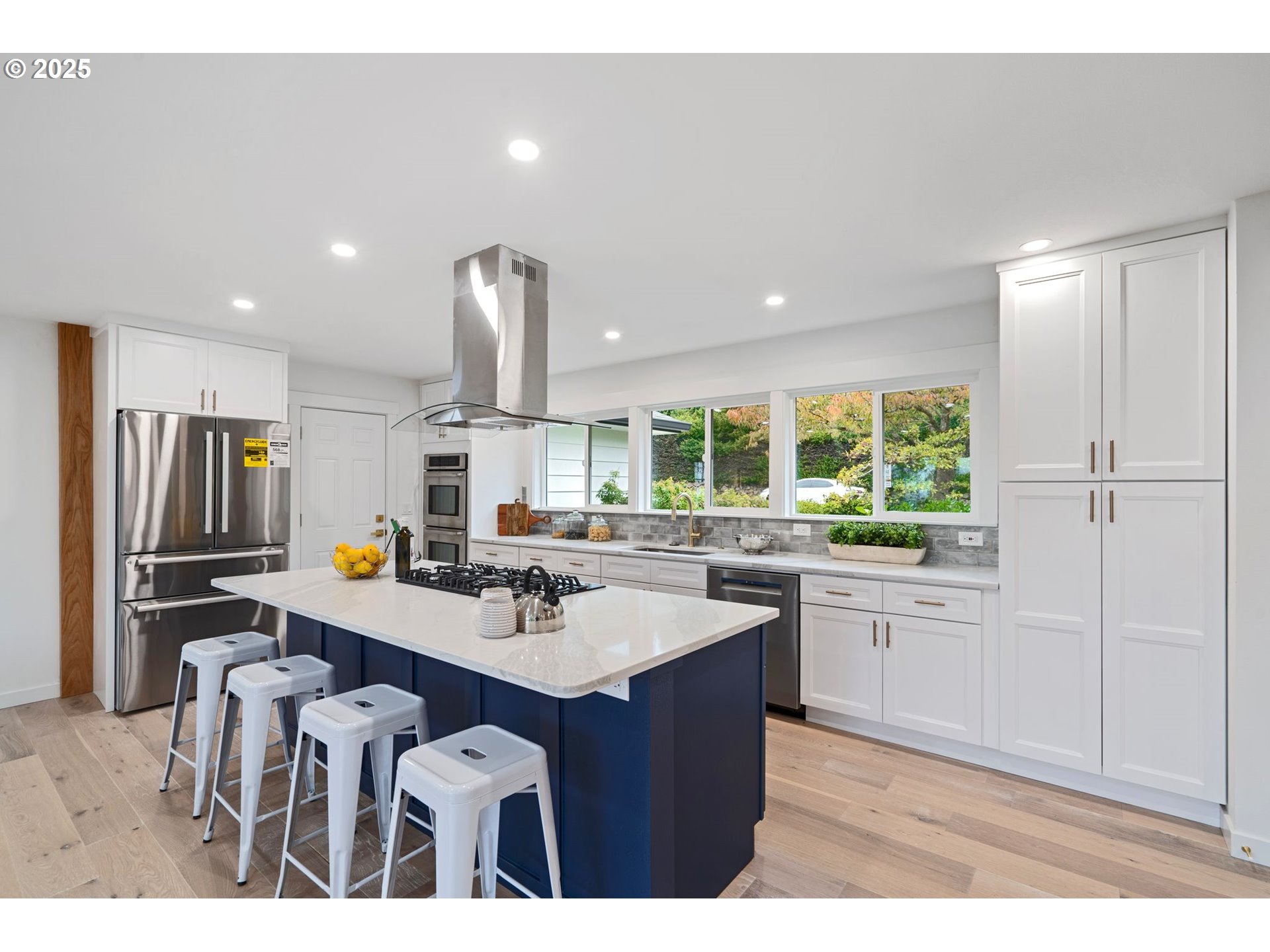 4175 Southwest Council Crest Drive Portland, OR 97239 - Photo 8 of 48