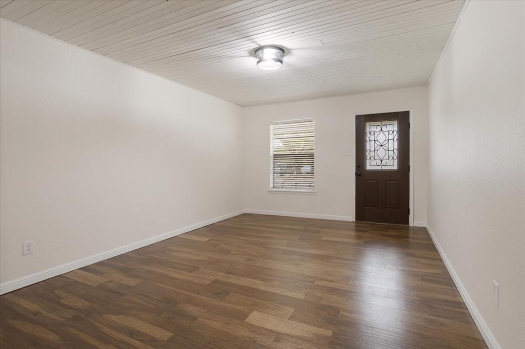 100 East Cunningham Street Bonham, TX 75418 - Photo 21 of 35 an empty room with windows and closet