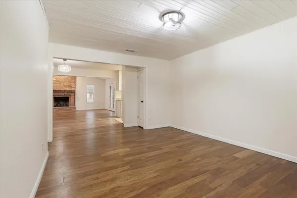 $1,725 | 100 East Cunningham Street, Bonham, TX 75418