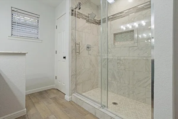 $1,725 | 100 East Cunningham Street, Bonham, TX 75418