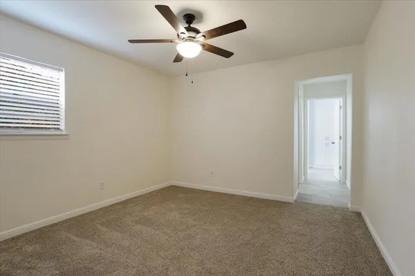 $1,725 | 100 East Cunningham Street, Bonham, TX 75418