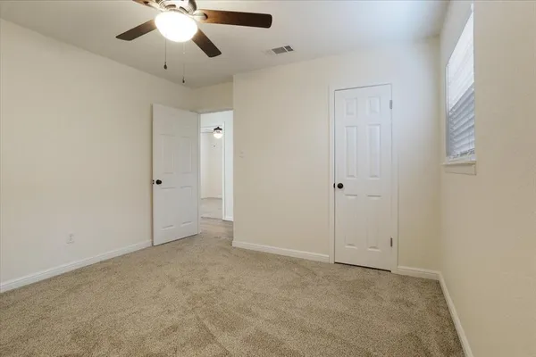 $1,725 | 100 East Cunningham Street, Bonham, TX 75418