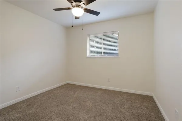 $1,725 | 100 East Cunningham Street, Bonham, TX 75418