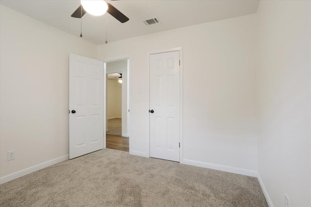 100 East Cunningham Street Bonham, TX 75418 - Photo 31 of 35 an empty room with a ceiling fan and a window