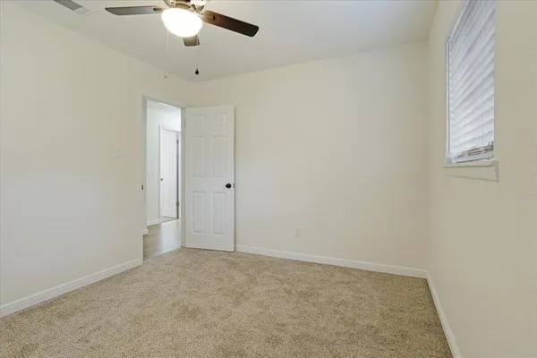$1,725 | 100 East Cunningham Street, Bonham, TX 75418