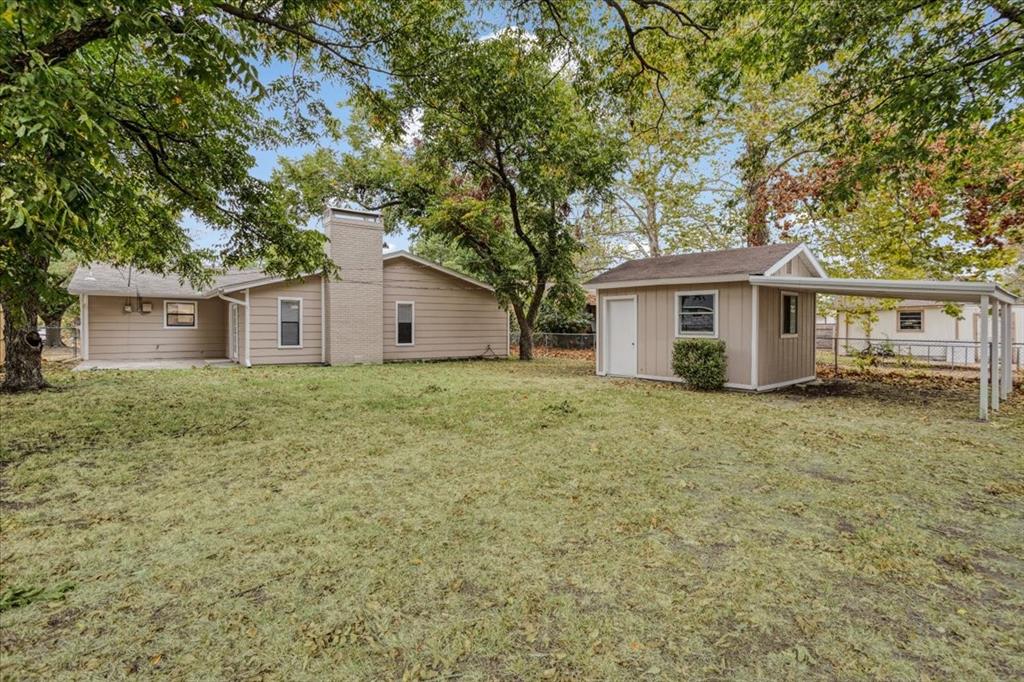 100 East Cunningham Street Bonham, TX 75418 - Photo 6 of 35 a front view of a house with a garden