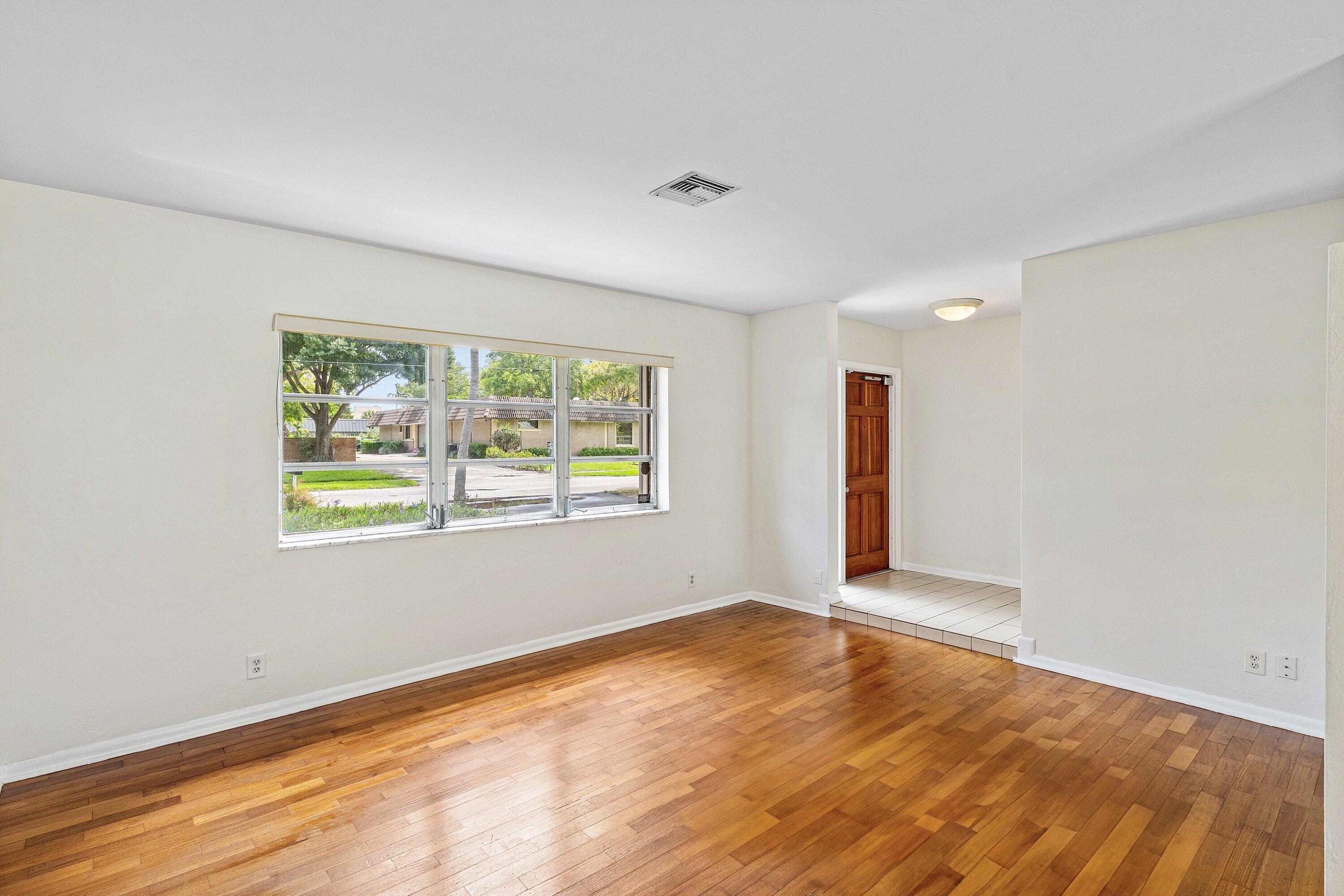 931 Northwest 9th Court Boca Raton, FL 33486 - Photo 12 of 30 Living room