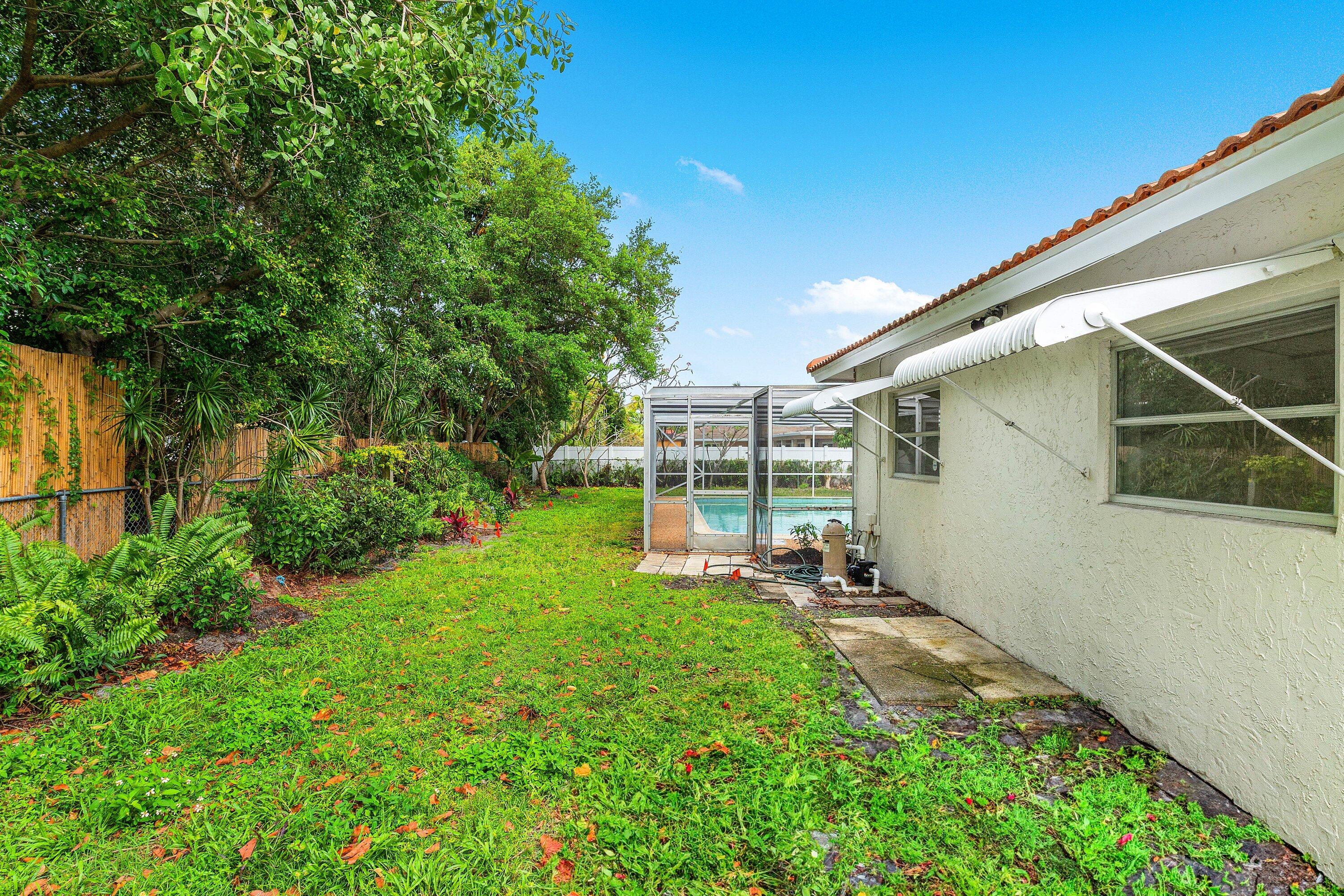 931 Northwest 9th Court Boca Raton, FL 33486 - Photo 29 of 30 Yard