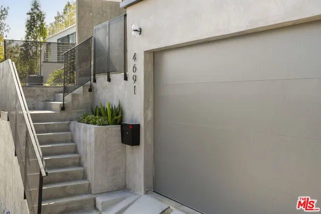 $1,995,000 | 4691 Glenalbyn Drive, Los Angeles, CA 90065
