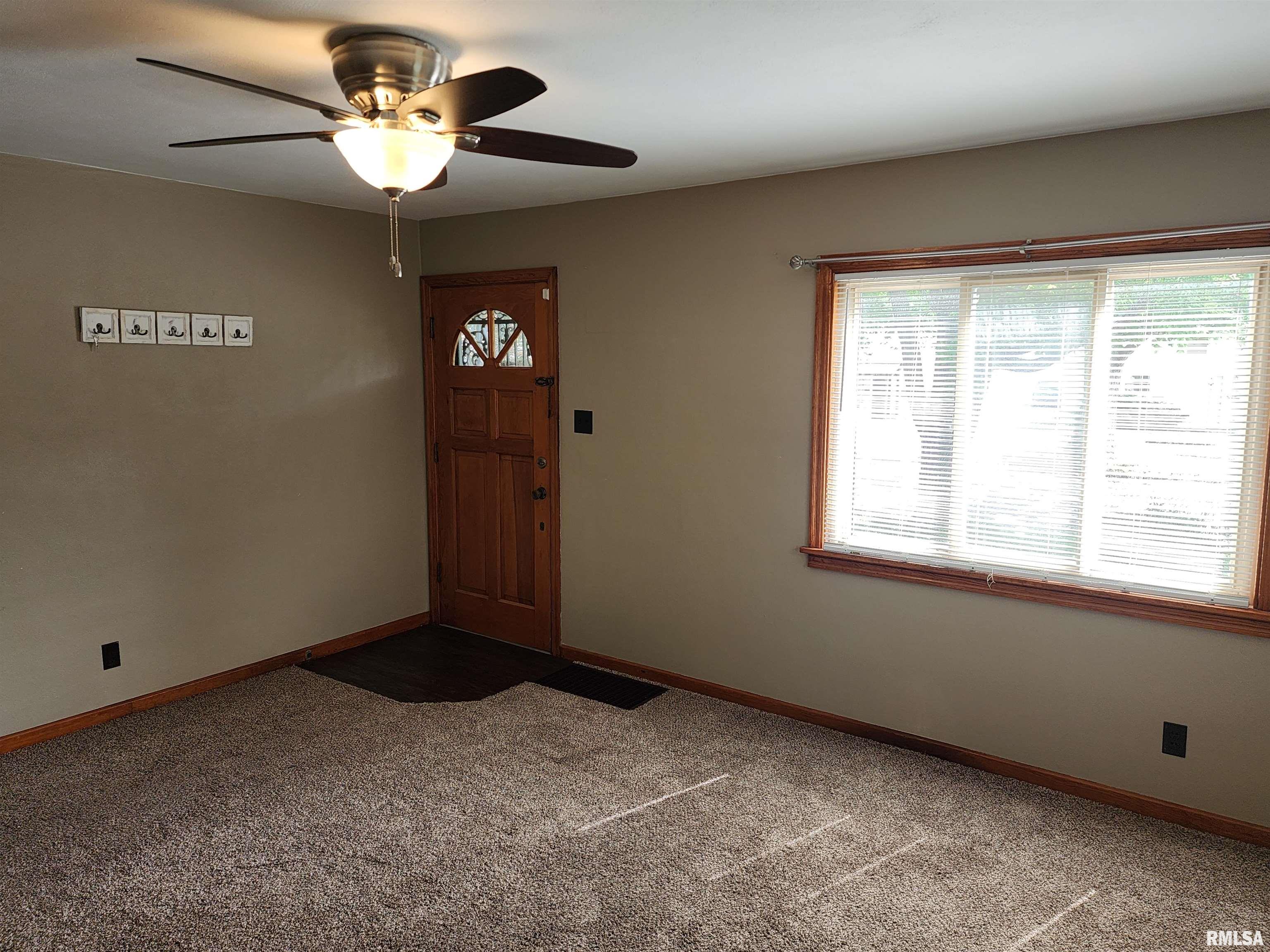 2537 Holmes Avenue Springfield, IL 62704 - Photo 8 of 34