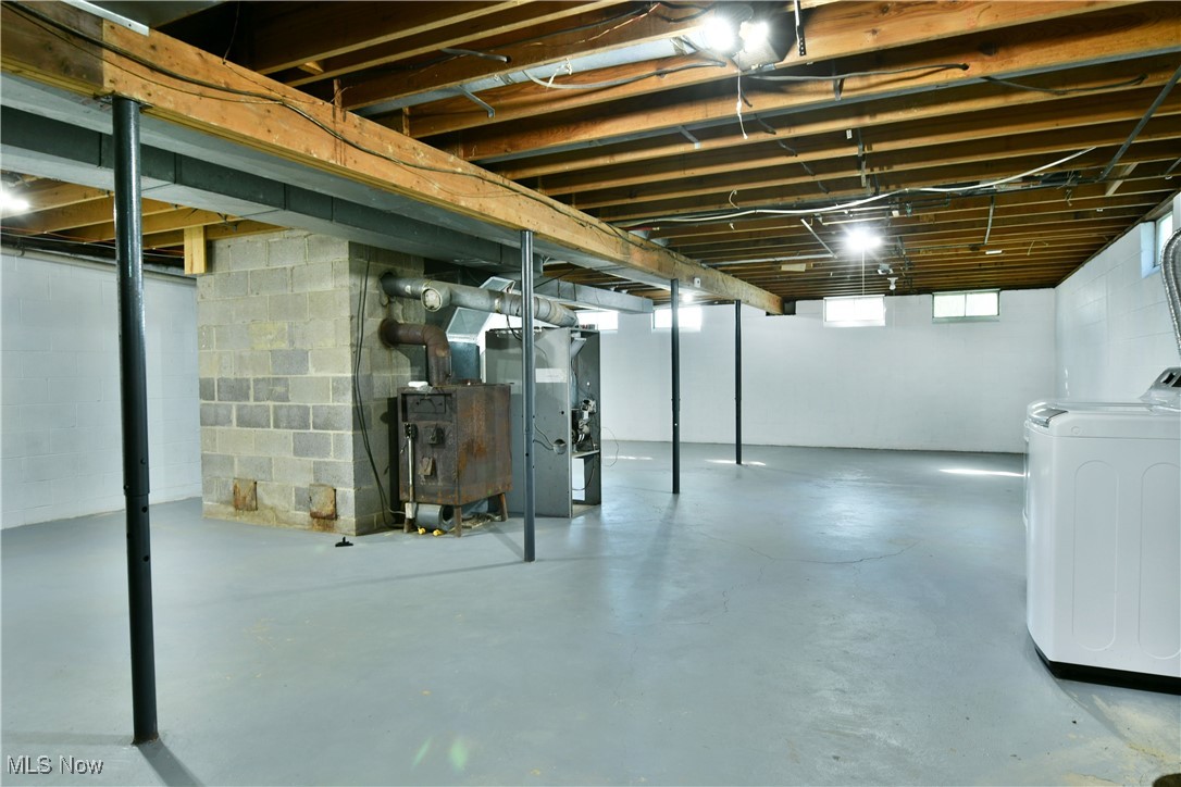 4461 Ridge Road Cortland, OH 44410 - Photo 42 of 47 Basement with washer / dryer