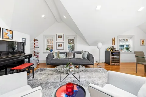 $1,925,000 | 1762 Beacon Street, Unit 4, Brookline, MA 02445