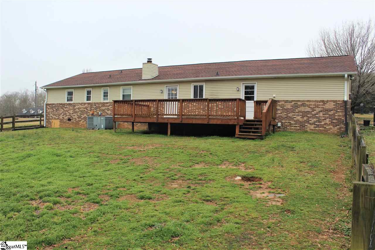 205 Hogg Road Williamston, SC 29697 - Photo 2 of 23
