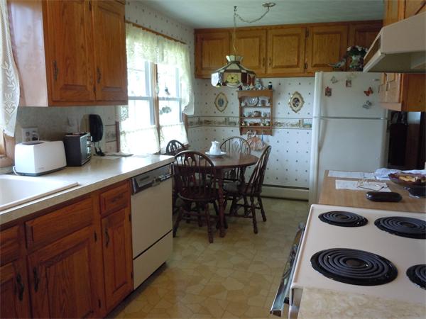 38 Glenvale Street Springfield, MA 01119 - Photo 4 of 15 Gallery Image 4