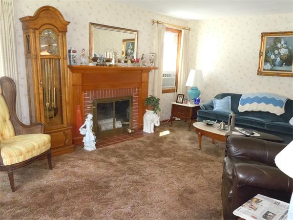38 Glenvale Street Springfield, MA 01119 - Photo 7 of 15 Gallery Image 7