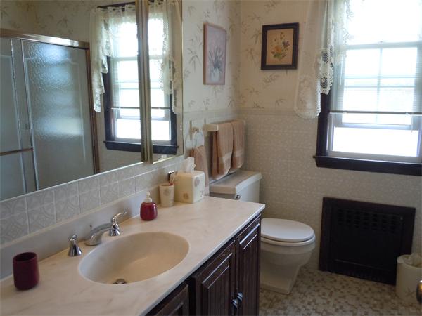 38 Glenvale Street Springfield, MA 01119 - Photo 9 of 15 Gallery Image 9