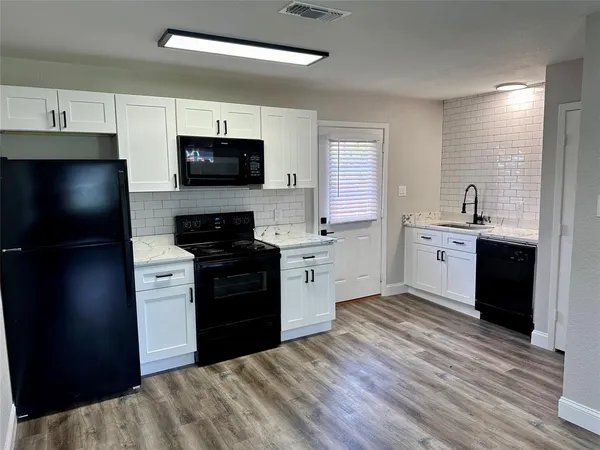$1,650 | 801 Kingdom Circle, Unit 35, Waxahachie, TX 75167