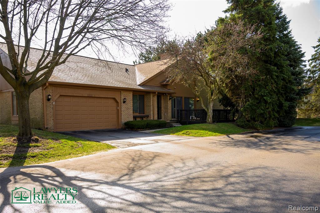 2122 London Bridge Drive Rochester Hills, MI 48307 - Photo 2 of 28 Gallery Image 2