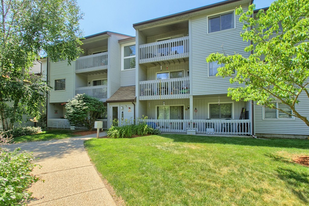 612 Franklin Crossing Road, Unit 612 Franklin, MA 02038 - Photo 1 of 30 Gallery Image 1