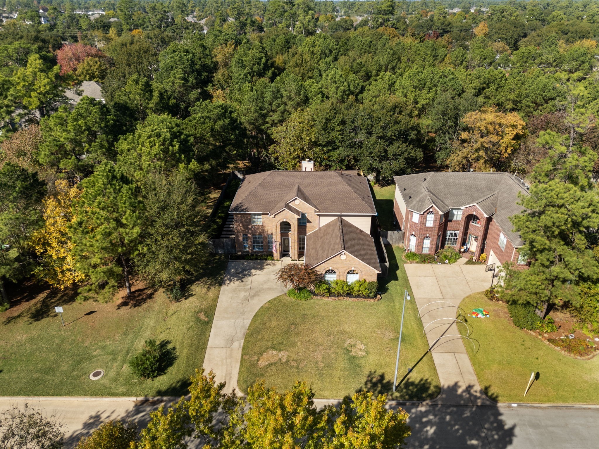 A clear aerial view showcases the home’s generous lot outlined in yellow, highlighting its deep backyard and added privacy with no rear neighbors. Surrounded by mature trees, this property offers a rare blend of space and seclusion.