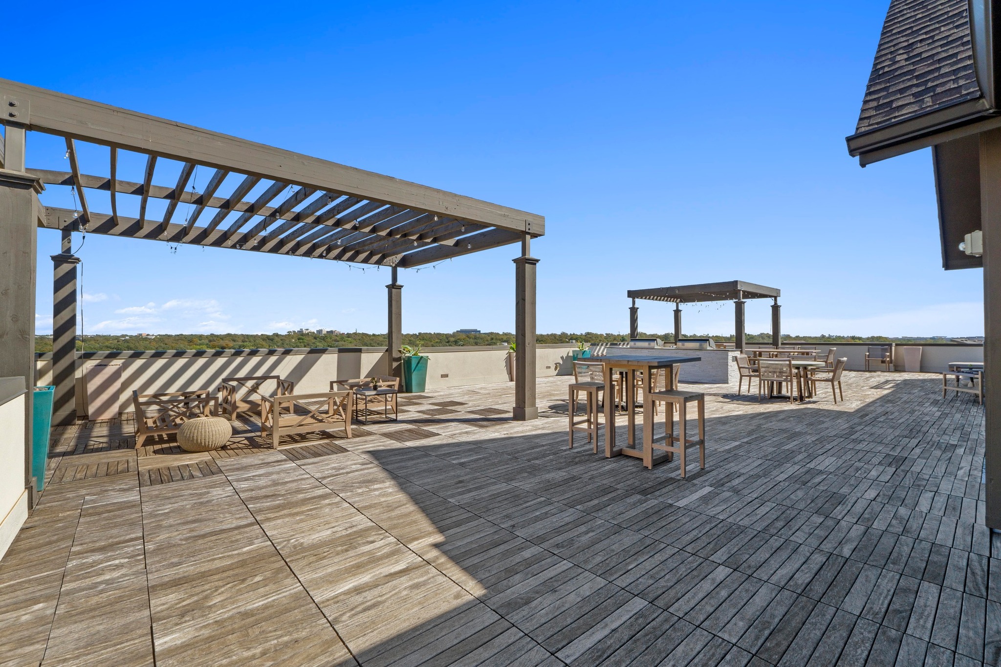 4501 Jackson Avenue, Unit 5302 Austin, TX 78731 - Photo 25 of 38 a view of a balcony with dining area
