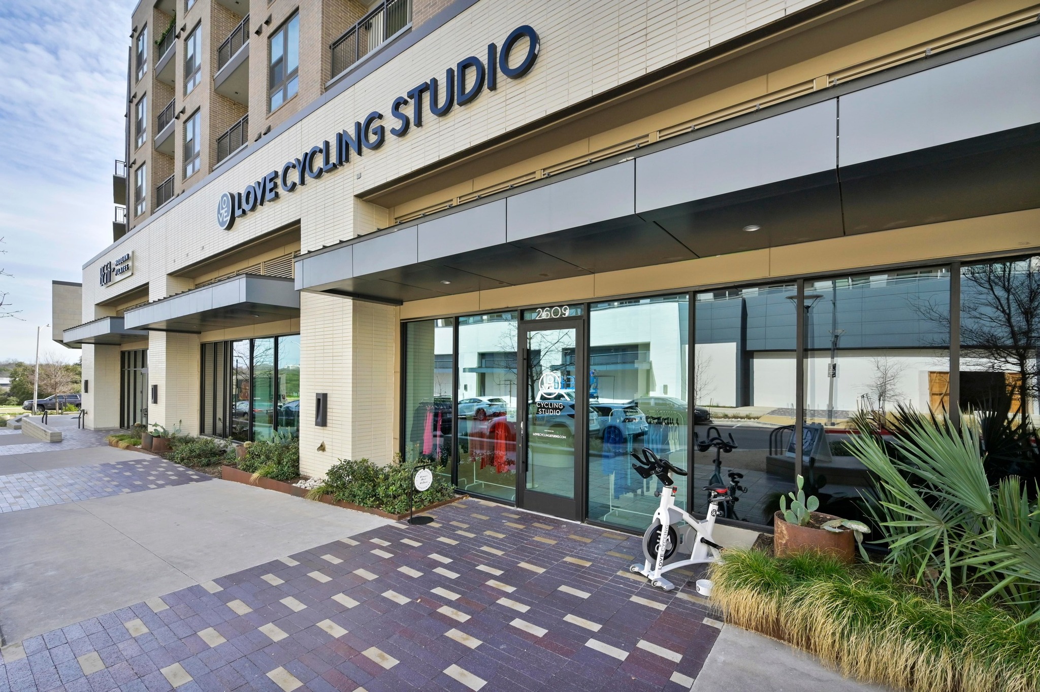 4501 Jackson Avenue, Unit 5302 Austin, TX 78731 - Photo 37 of 38 a view of a building with sitting area