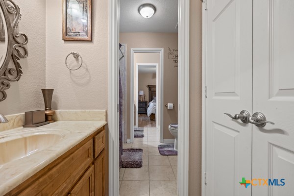 2109 Whippoorwill Road Killeen, TX 76542 - Photo 21 of 40 Jack and Jill Bathroom
