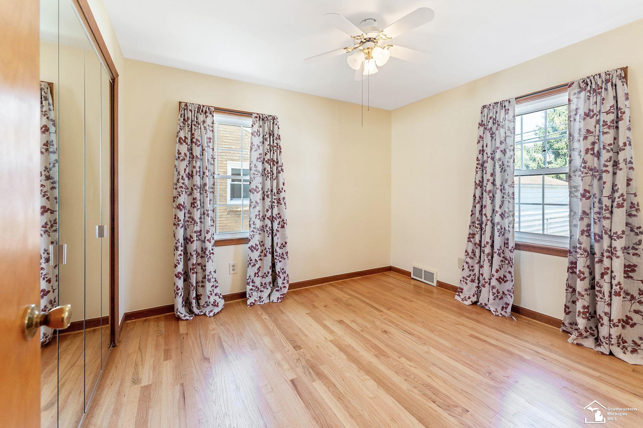 15818 Wick Road Allen Park, MI 48101 - Photo 12 of 30 50093414-11.JPG