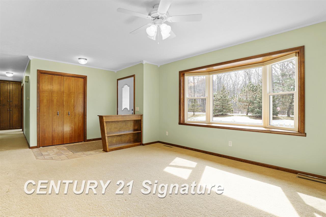 13860 Frost Road Hemlock, MI 48626 - Photo 8 of 54