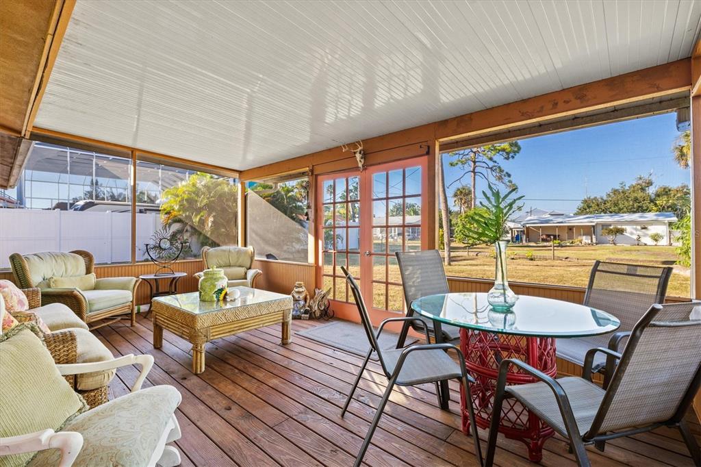 148 Roberts Road Nokomis, FL 34275 - Photo 29 of 68 a outdoor space with furniture