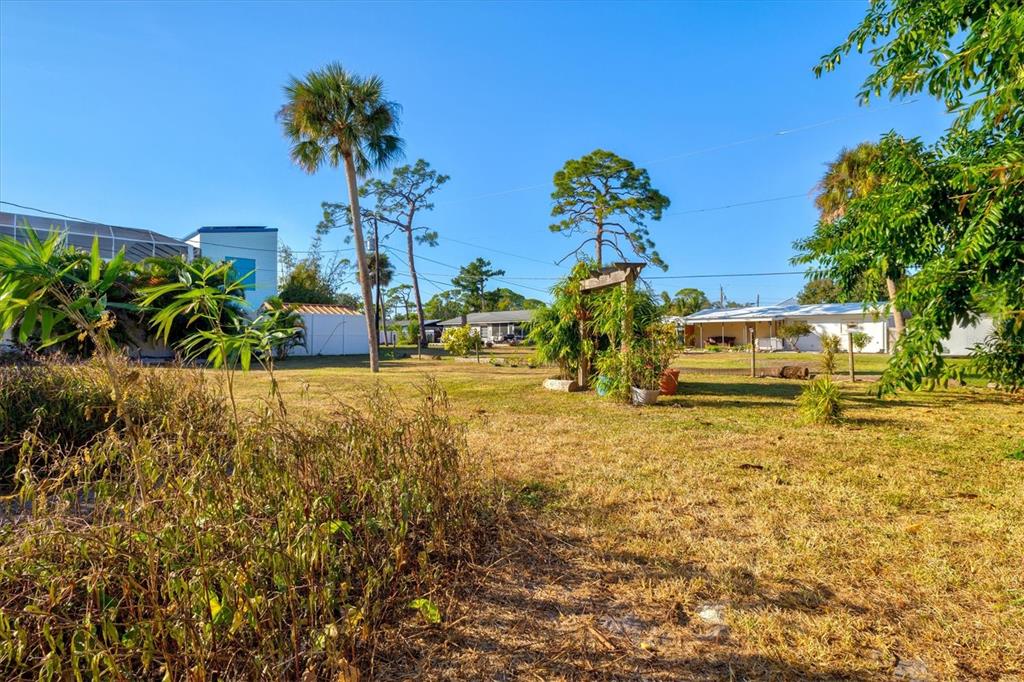 148 Roberts Road Nokomis, FL 34275 - Photo 36 of 68