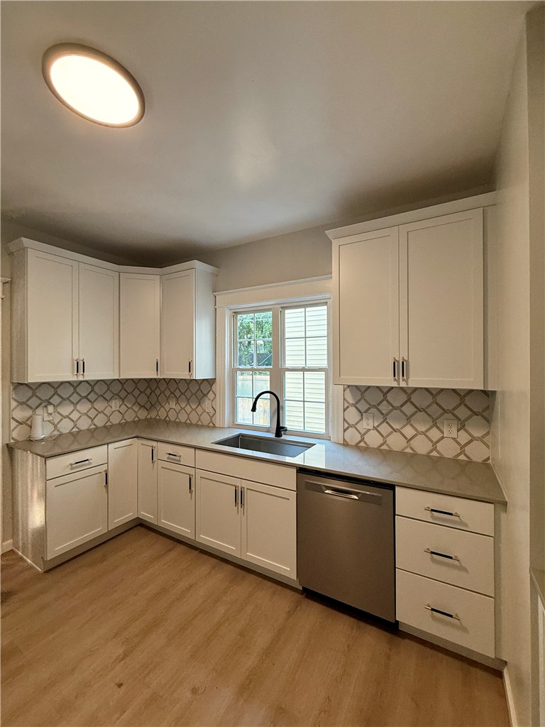 171 Cedarwood Terrace Rochester, NY 14609 - Photo 10 of 29 Beautiful tile backsplash to accent the room.
