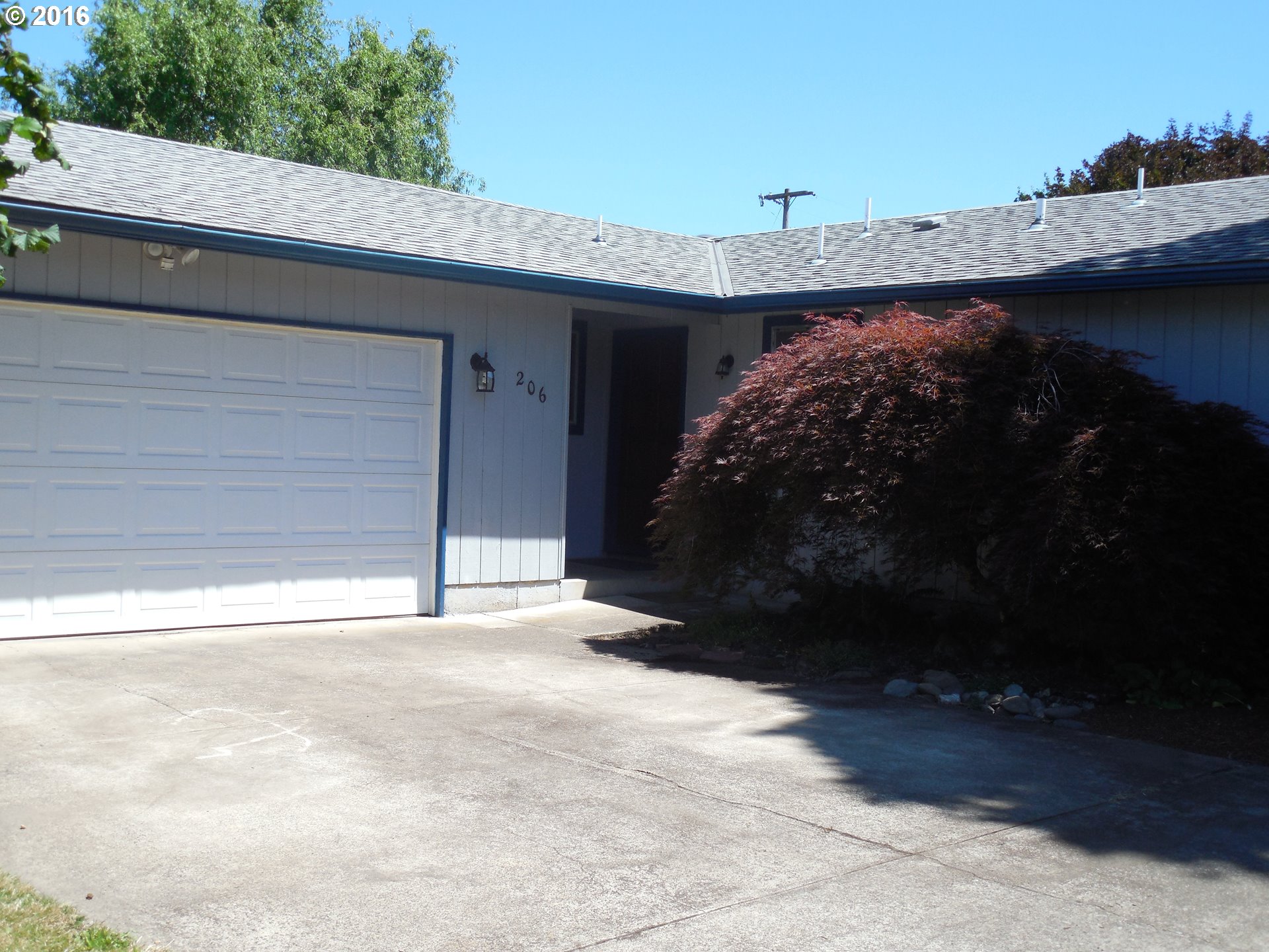 206 V Street Springfield, OR 97477 - Photo 3 of 10