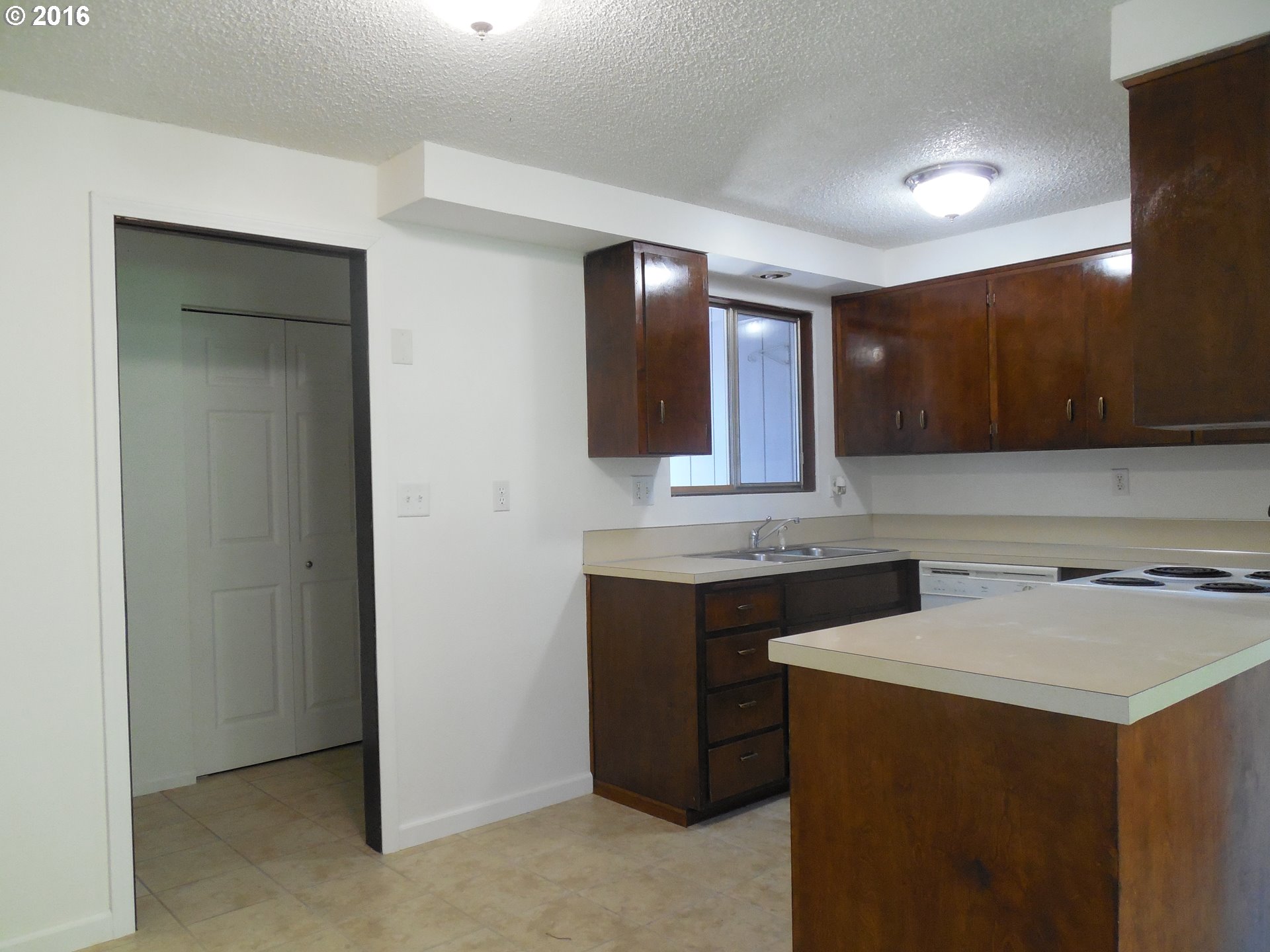 206 V Street Springfield, OR 97477 - Photo 4 of 10