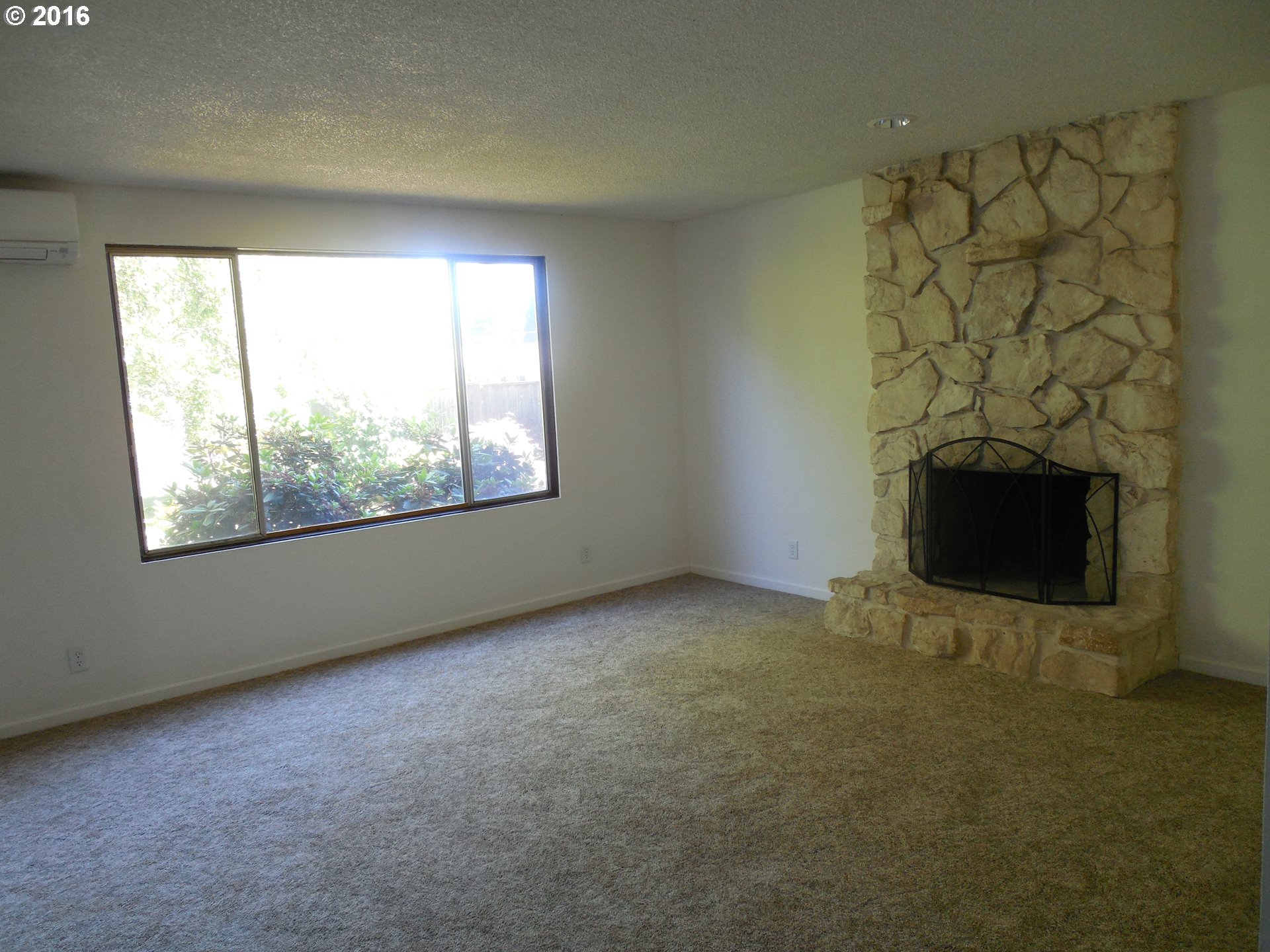 206 V Street Springfield, OR 97477 - Photo 5 of 10