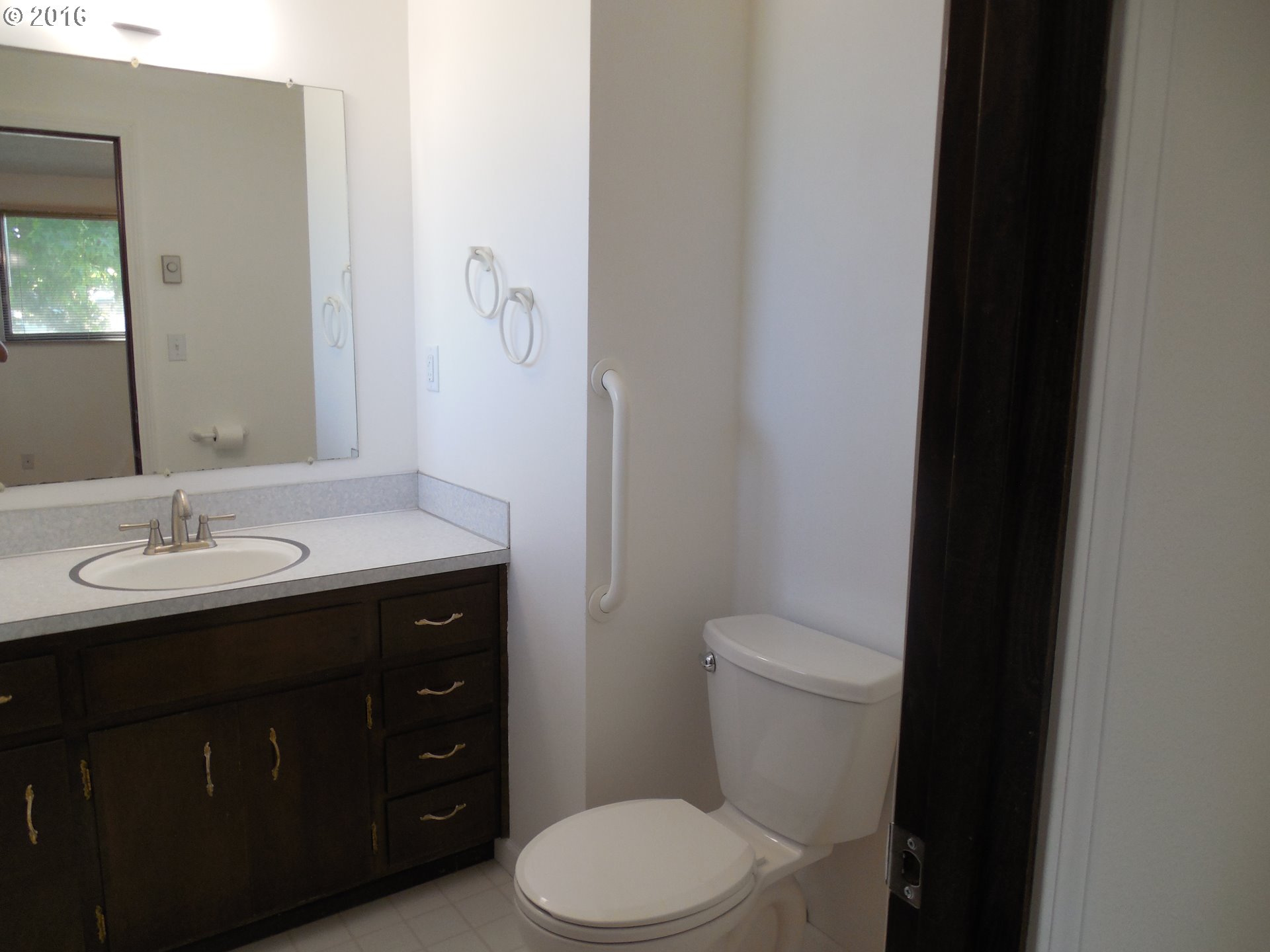 206 V Street Springfield, OR 97477 - Photo 8 of 10