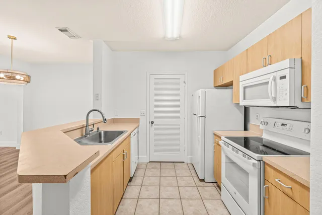 $2,500 | 1503 Belmont Place, Boynton Beach, FL 33436