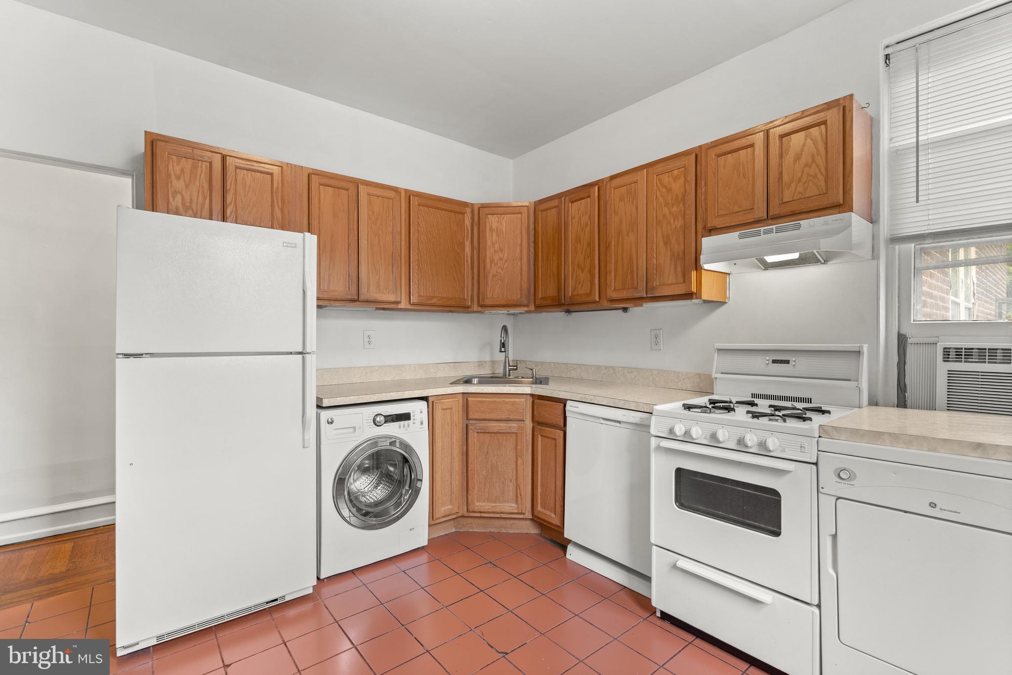 409 Pine Street, Unit 3 Philadelphia, PA 19106 - Photo 17 of 30 a utility room with sink dryer and washer