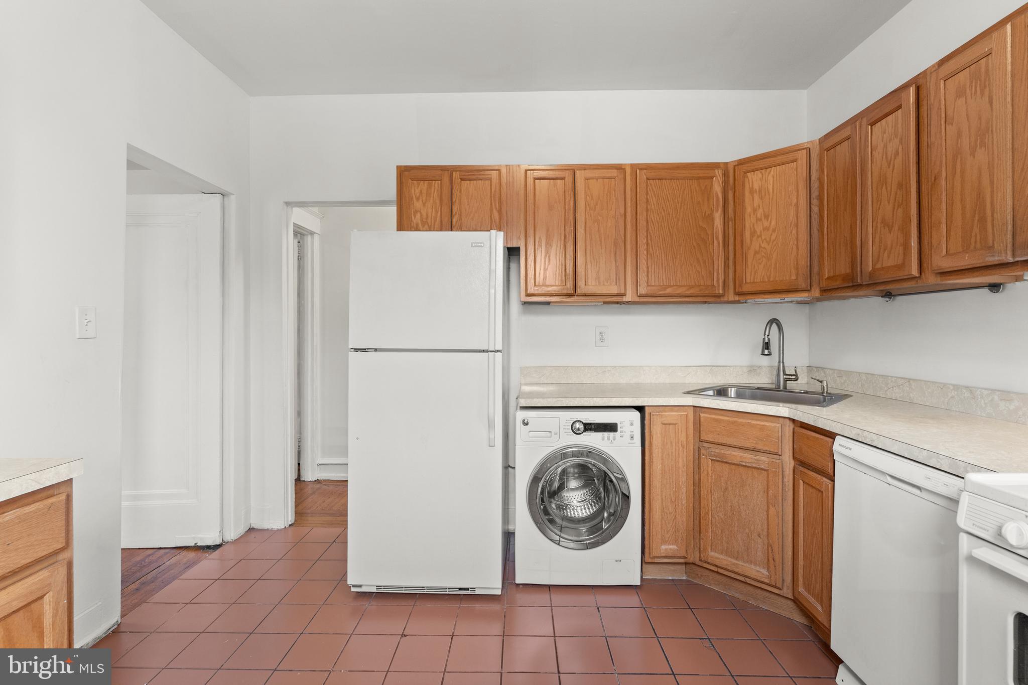 409 Pine Street, Unit 3 Philadelphia, PA 19106 - Photo 19 of 30 a utility room with fridge and washer