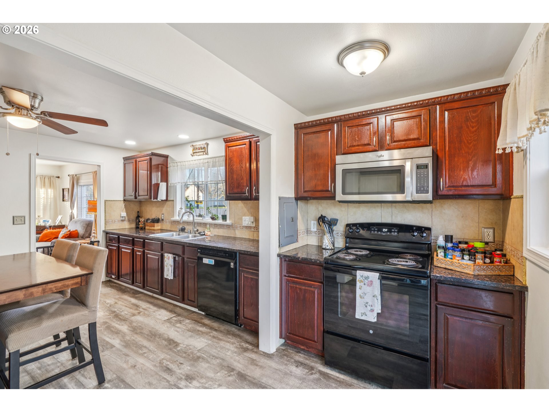 710 Southeast 155th Avenue Portland, OR 97233 - Photo 11 of 35