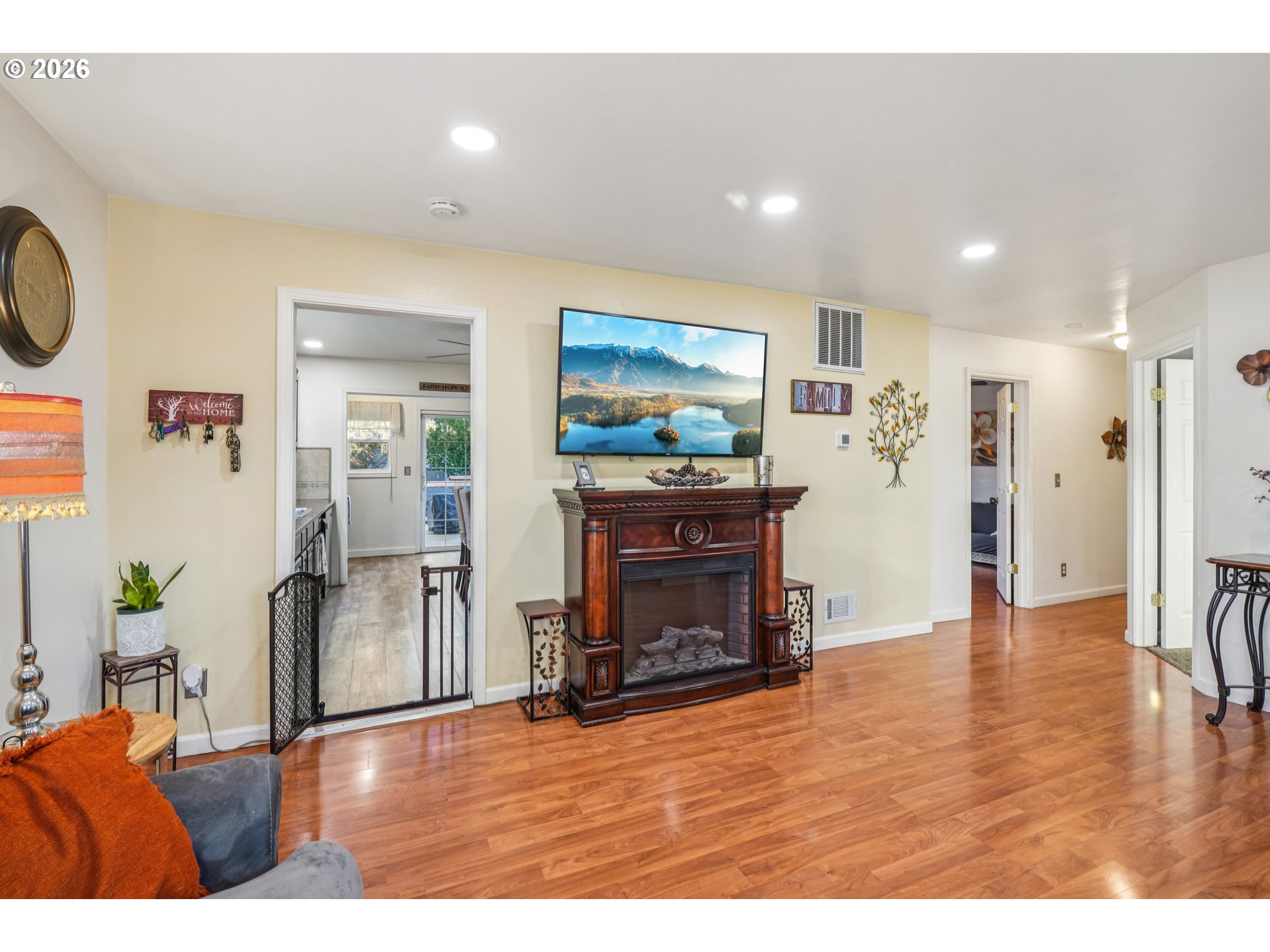 710 Southeast 155th Avenue Portland, OR 97233 - Photo 7 of 35