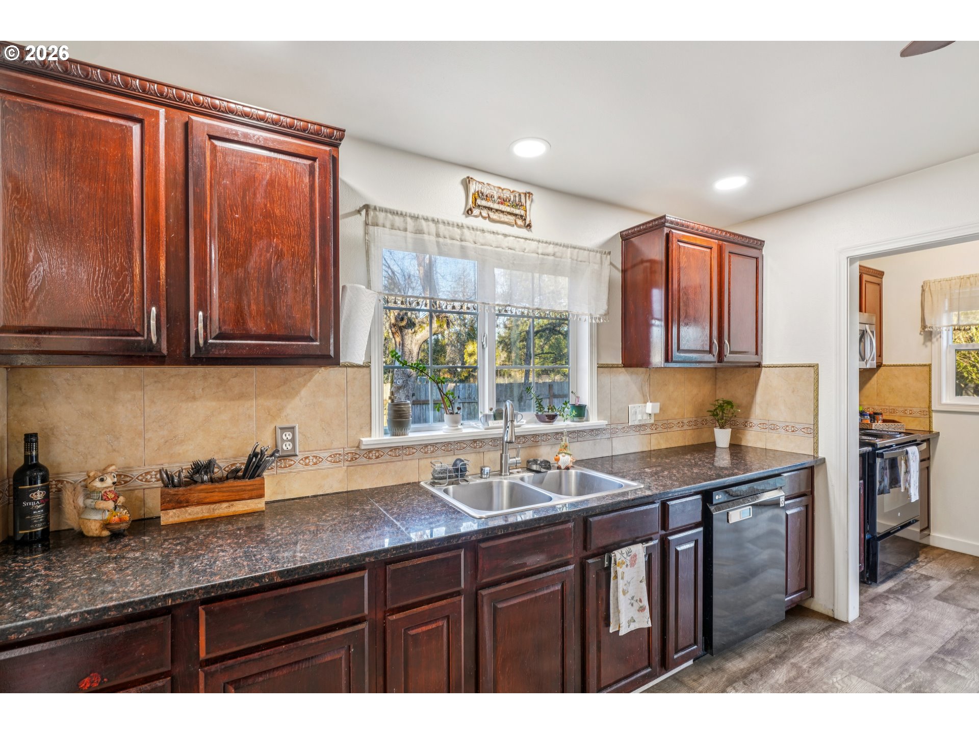 710 Southeast 155th Avenue Portland, OR 97233 - Photo 9 of 35