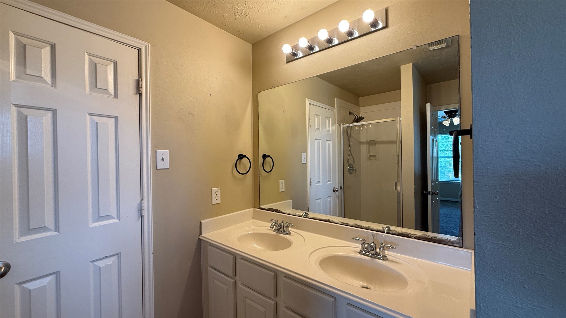 5127 Prosperity Circle Houston, TX 77018 - Photo 23 of 27