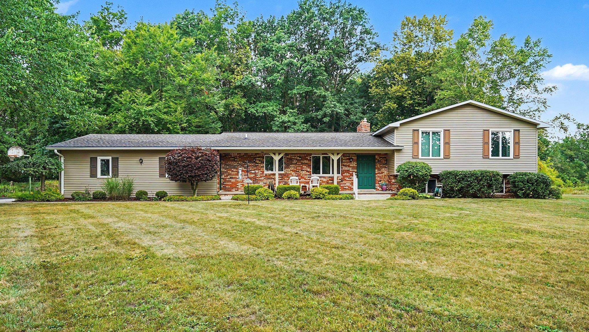 1492 West Blue Grass Road Mount Pleasant, MI 48858 - Photo 2 of 49 1950308-0322edc1-1e1f-4d06-8a21-88f6c399aee1.JPG