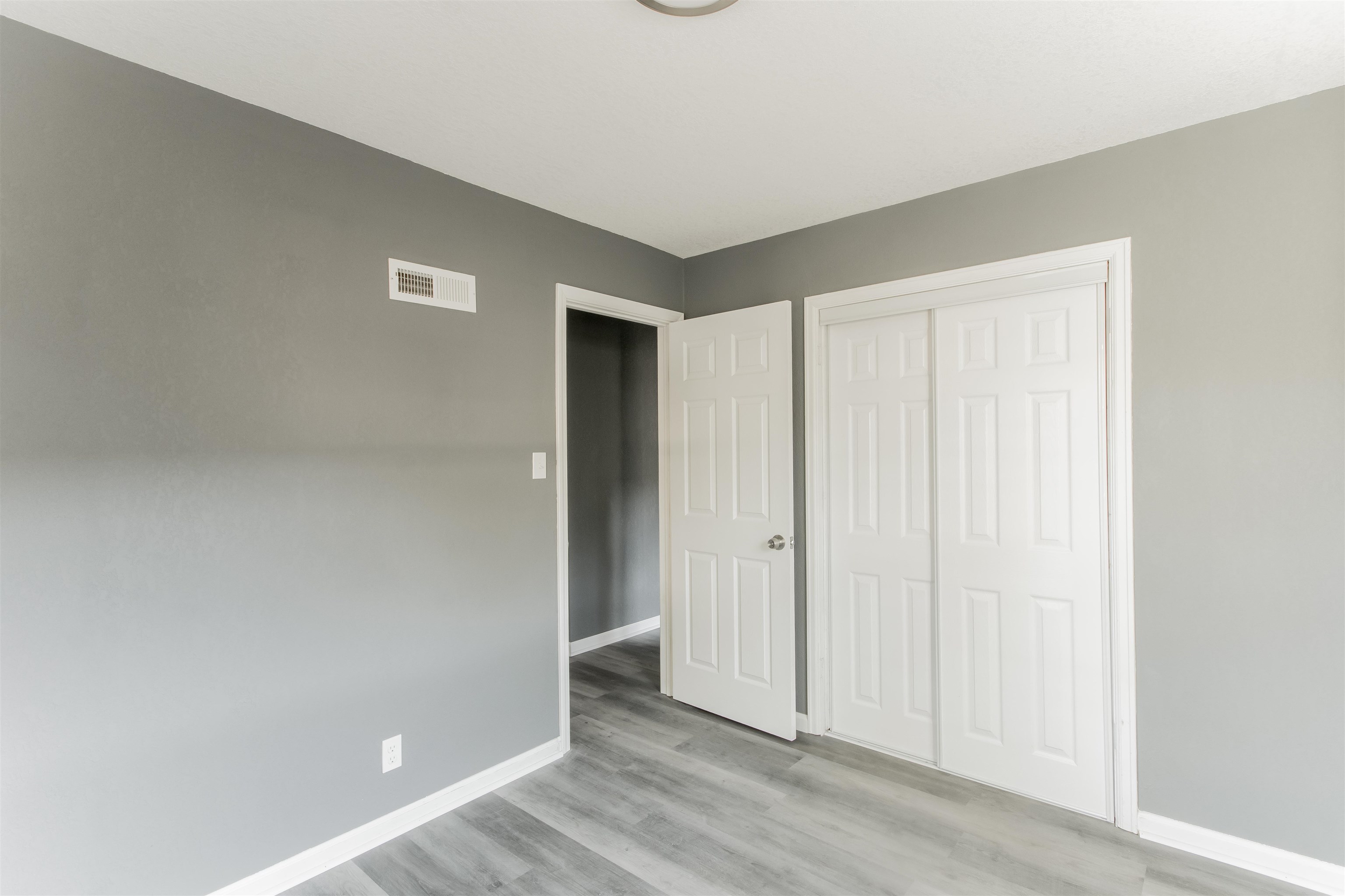 545 South Glendale Street Wichita, KS 67218 - Photo 11 of 32