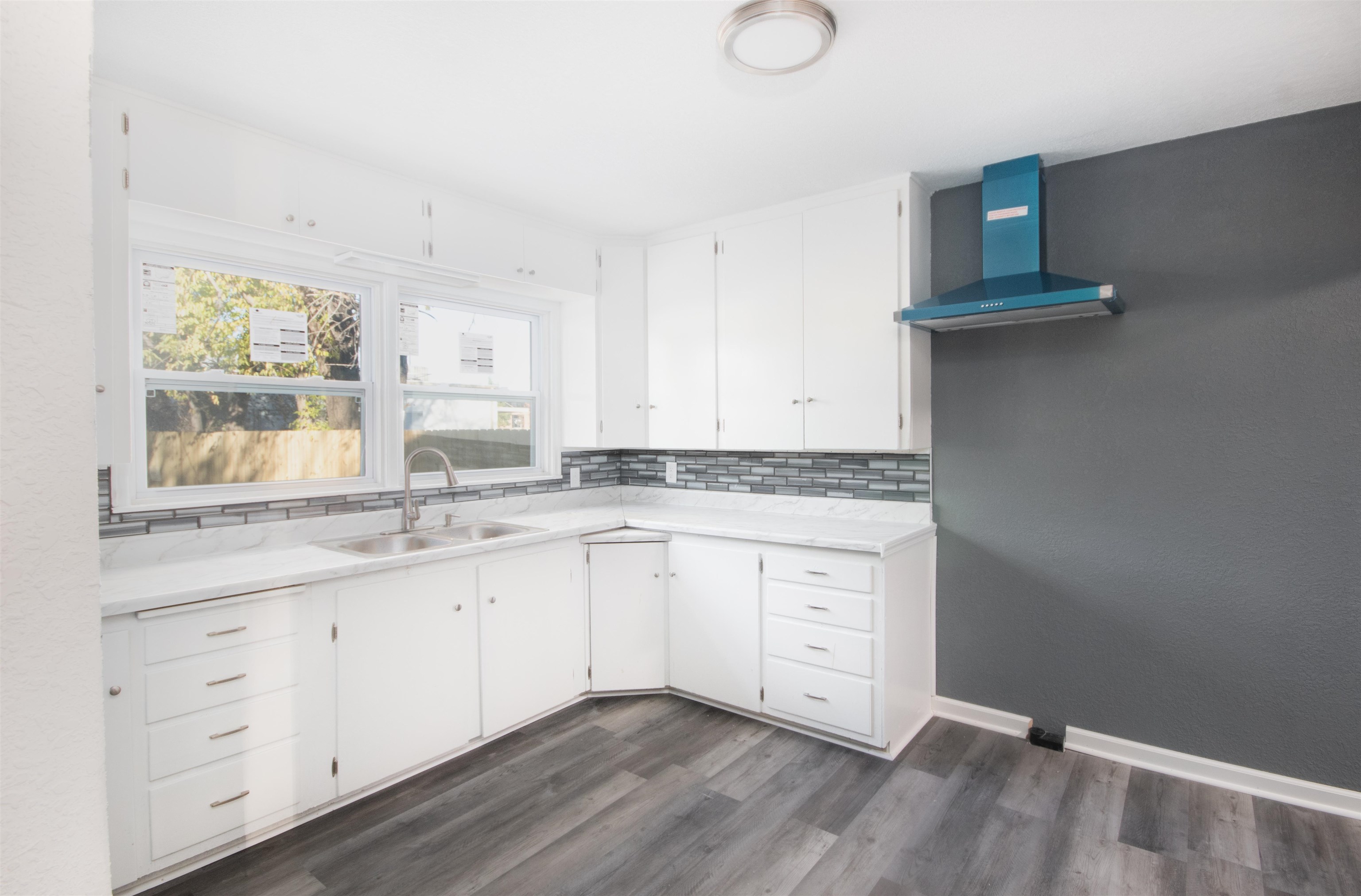 545 South Glendale Street Wichita, KS 67218 - Photo 7 of 32