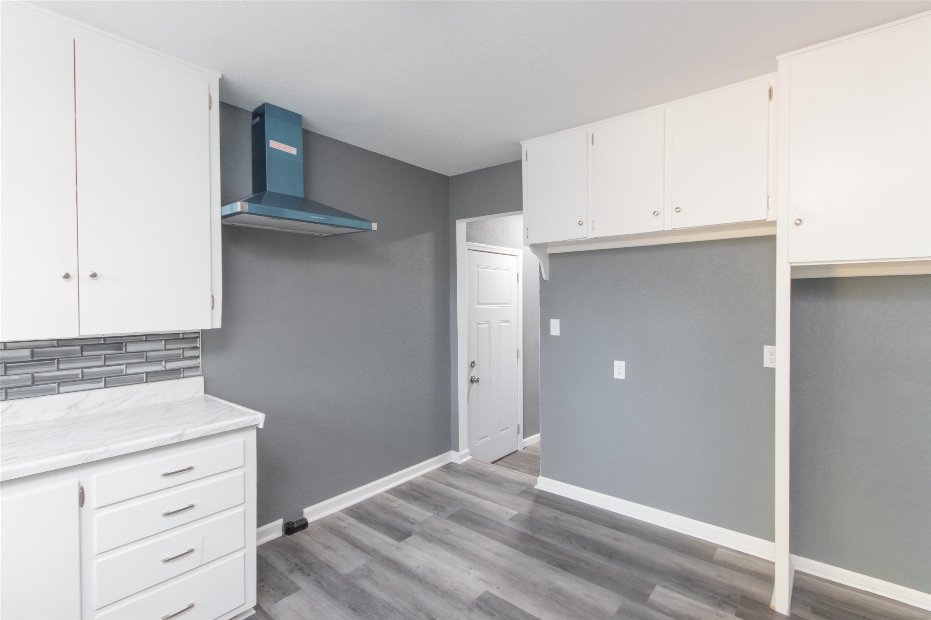 545 South Glendale Street Wichita, KS 67218 - Photo 9 of 32