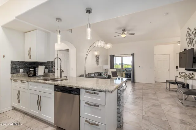 $299,999 | 10136 East Southern Avenue, Unit 3091, Mesa, AZ 85209