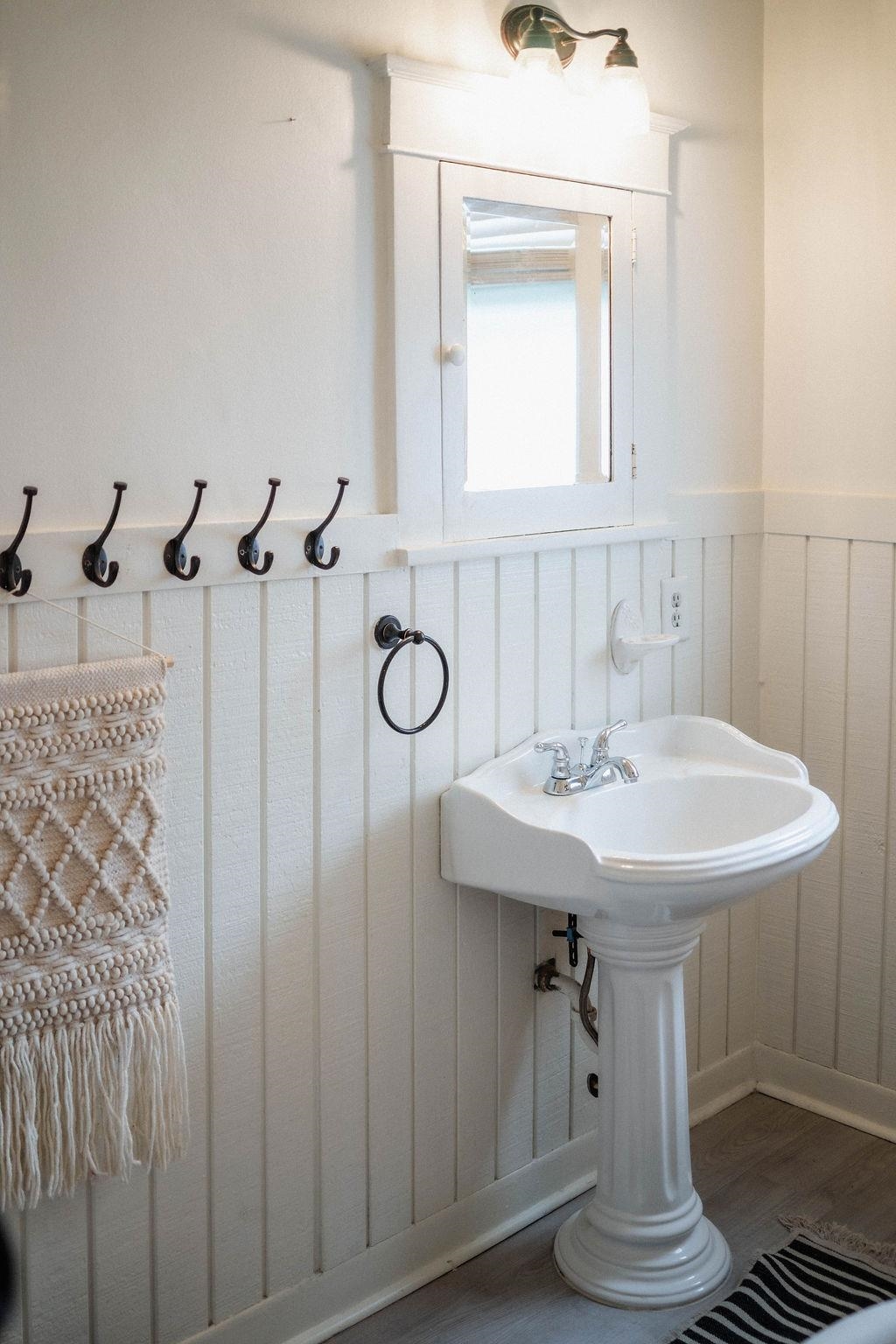 1925 Nelson Avenue Memphis, TN 38104 - Photo 20 of 39 Full downstairs bathroom