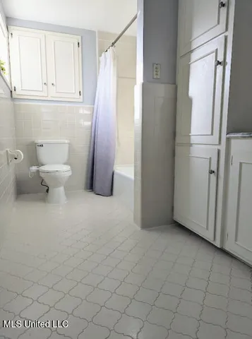 $339,000 | 51 West Lake Lee Road, Greenville, MS 38701